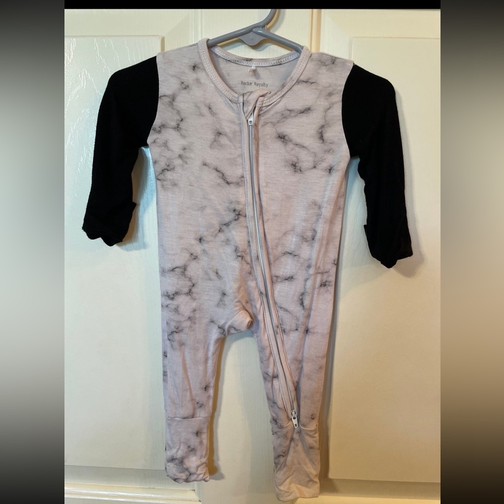 Rockin Royalty Bamboo
Convertible Footie-Midnight Marble-NB
